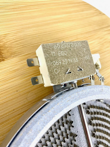 Конфорка 1200W Ø140mm Indesit C00139035 EGO 10.54111.004